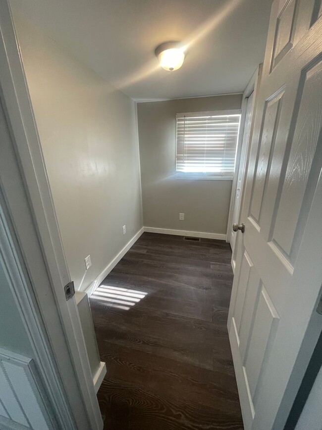 Building Photo - Remodeled 1 Bedroom/1 Bath   Piney Flats, TN