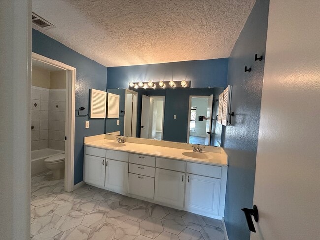 Building Photo - 2125 Augusta Dr