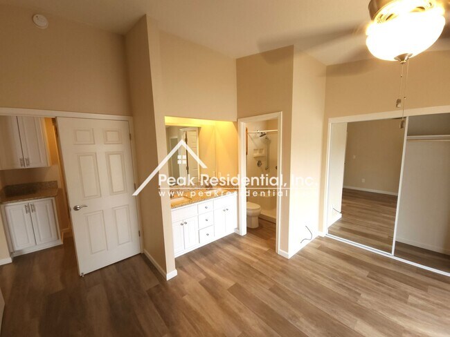 Building Photo - 4537 Fox Valley Cir