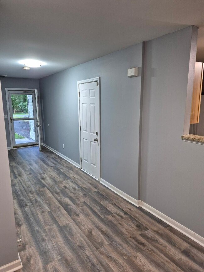 Building Photo - 1057 Dale Ave