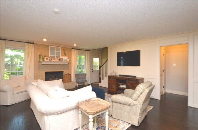 Building Photo - 2 Woodhaven Wood Ct