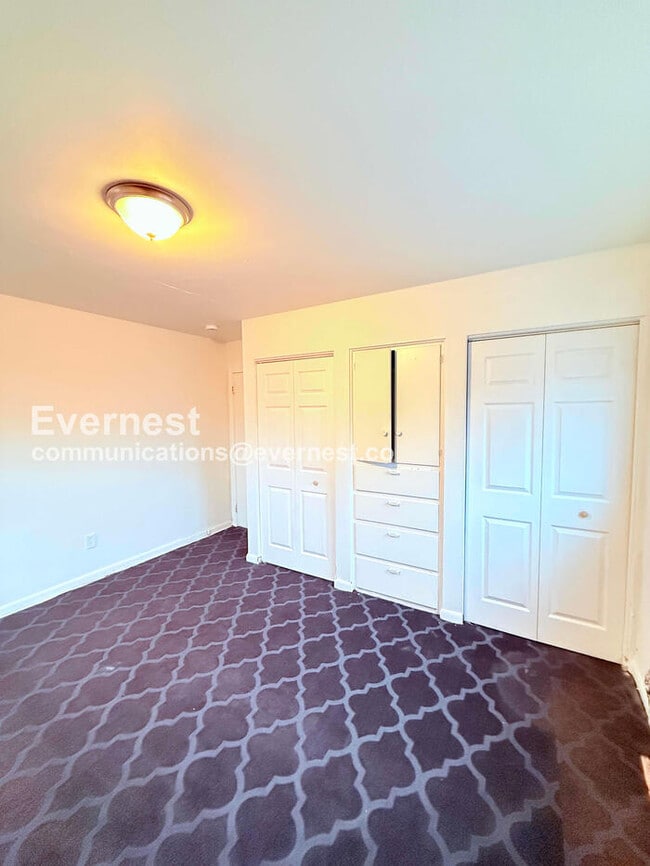 Building Photo - 15601 Schoolcraft Rd