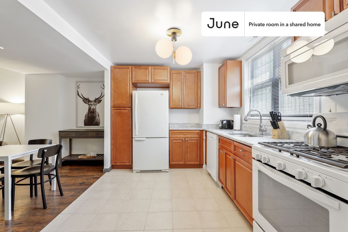 Building Photo - Room in Shared 5 bed/2 bath home in Logan Circle