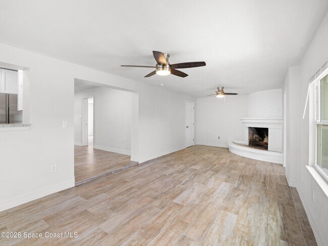 Building Photo - 1382 Lakewood Dr