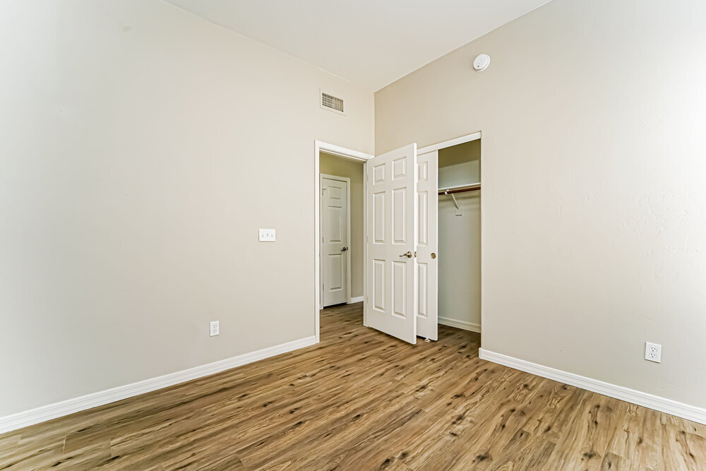 Building Photo - 1534 W Churchill Pl