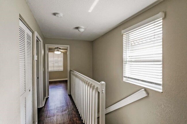 Building Photo - 964 Summit Lake Dr