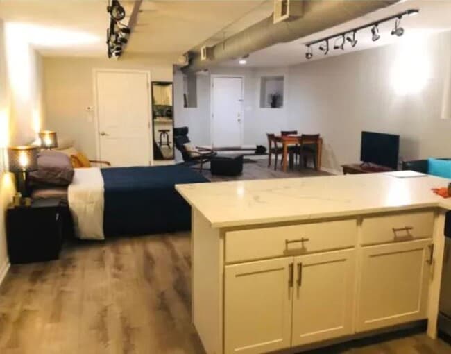 Building Photo - Beautiful Large Studio in the Heart of Wicker Park