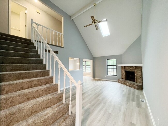 Building Photo - SEE IT NOW: Charming and Well-Maintained H...