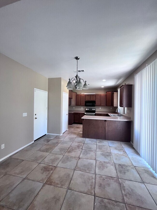 Building Photo - Yucaipa Home Located in Chapman Heights Community