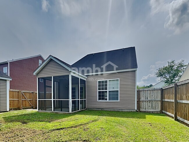 Building Photo - 8940 N Red Maple Cir