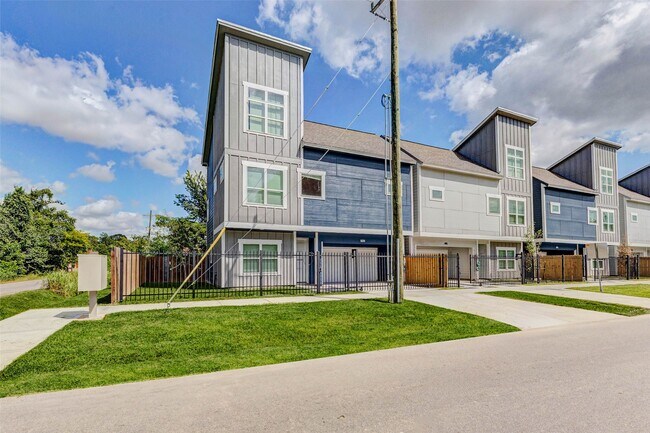 Building Photo - 6204 Maybell St