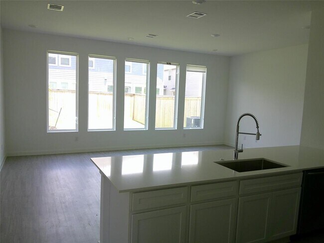Building Photo - 12718 Dog Canyon Trl