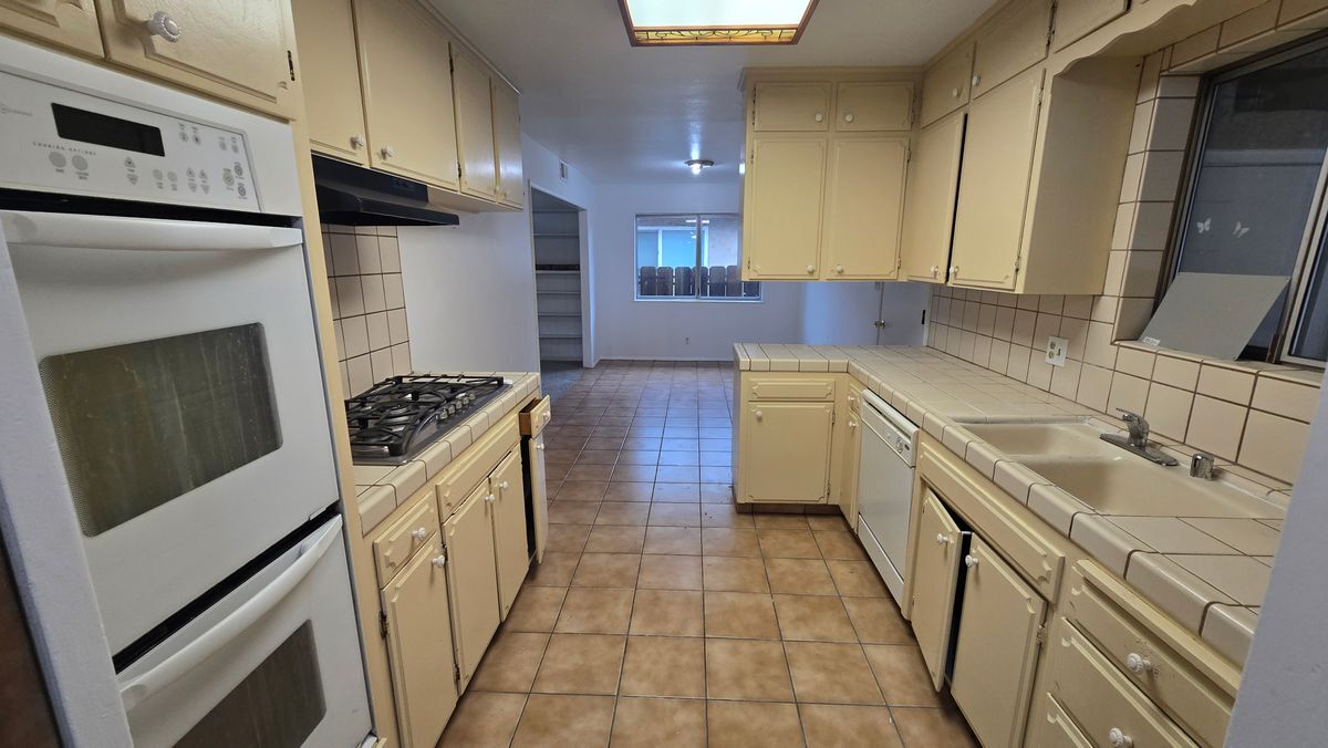 Building Photo - 4184 N Briarwood Ave