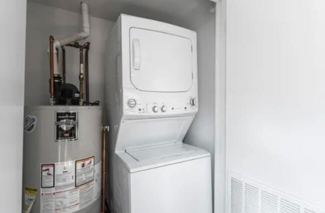 Building Photo - Gorgeous 2 bed 2 bath in the Uptown area