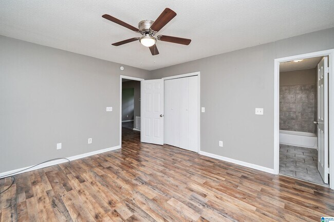 Building Photo - 133 Persimmon St