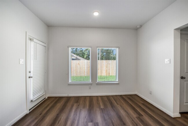 Building Photo - 11931 Pondwood Dr