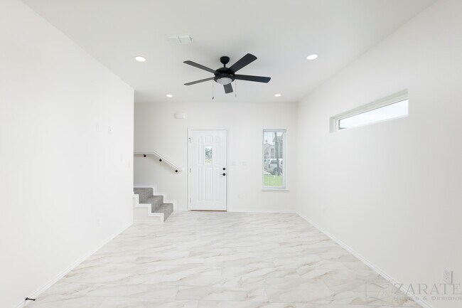 Building Photo - 200 Cub Cir