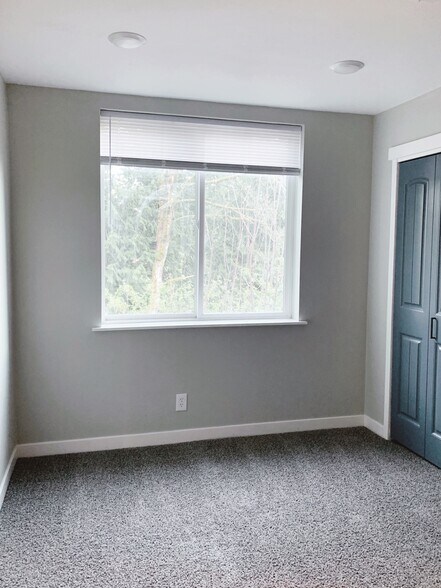 Building Photo - 387 Manley Rd