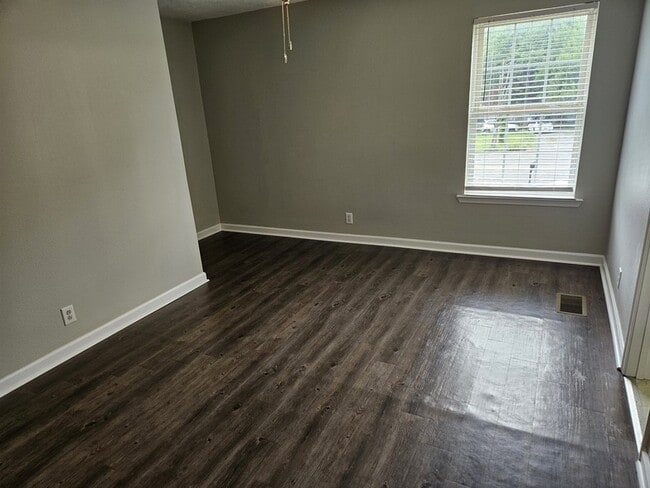 Building Photo - 2015 Bradyville Pike