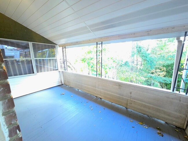 Building Photo - 1016 Spring Garden St