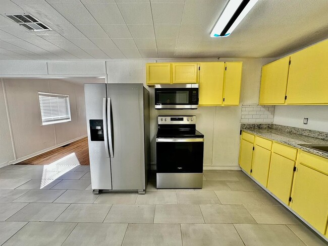 Building Photo - 819 15th St