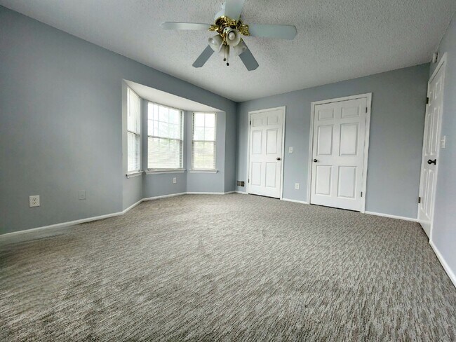 Building Photo - 2 Bedroom, 2 Bath - Society Hill, Mahwah, NJ - "NO BROKER FEE"