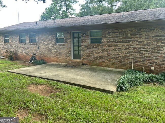 Building Photo - 1020 Tuxedo Ln