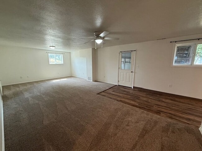 Building Photo - 4 Bedroom 2 Bath Country home Dundee OR. P...