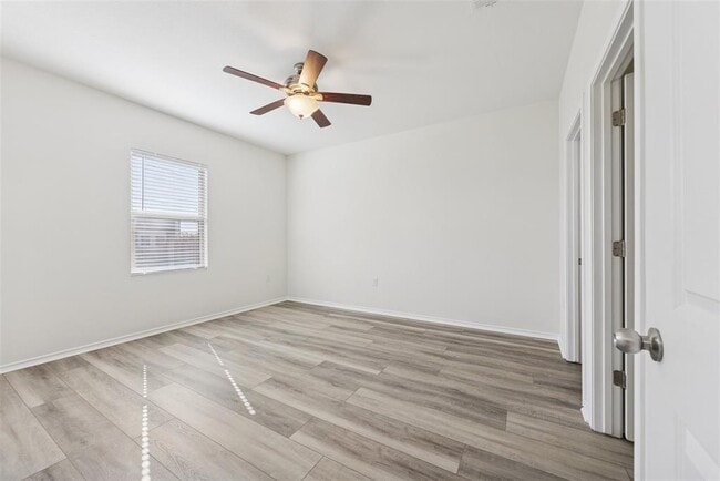 Building Photo - 6401 Graymont Dr