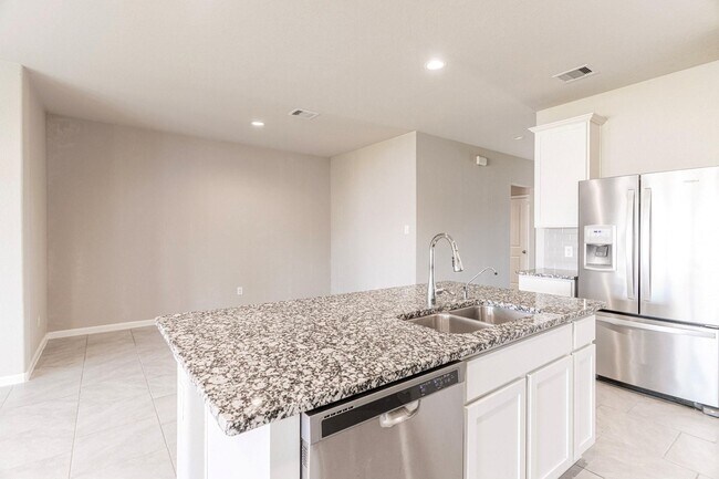 Building Photo - 7558 Highland Chase Dr