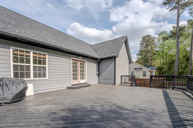 Building Photo - 220 Dolphin Dr