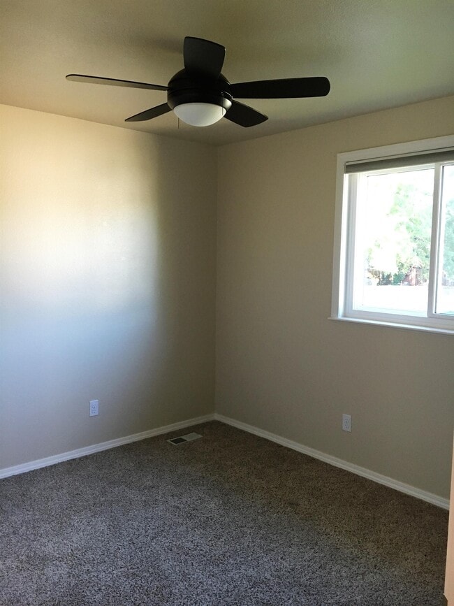 Building Photo - 2144 N Fastwater Ave