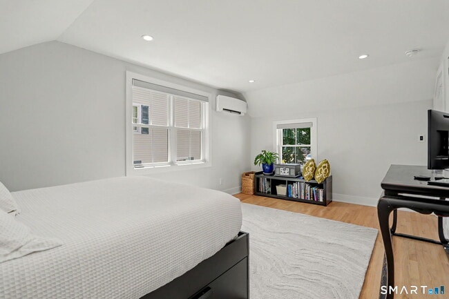 Building Photo - 8 Kirock Pl