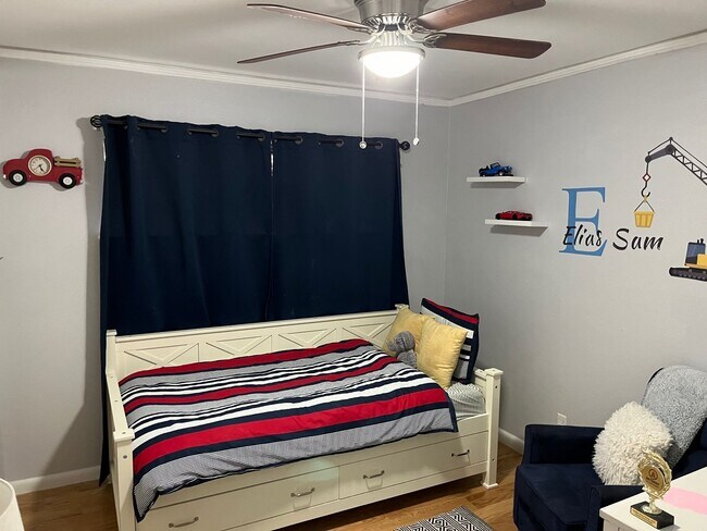 Building Photo - 830 Blackburn St