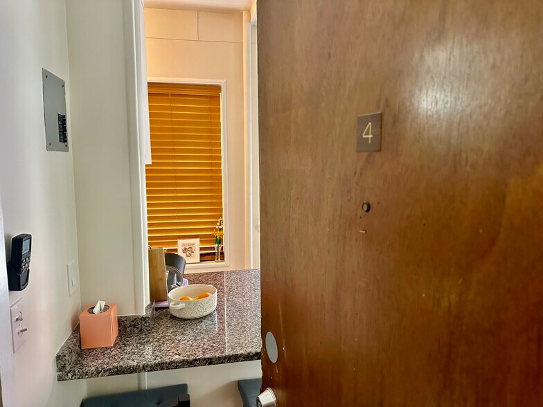 Primary Photo - 108 Myrtle St