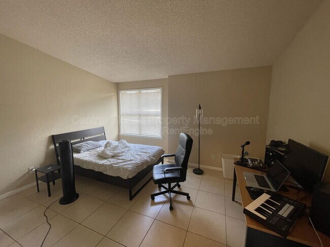 Building Photo - 3044 Antique Oaks Cir