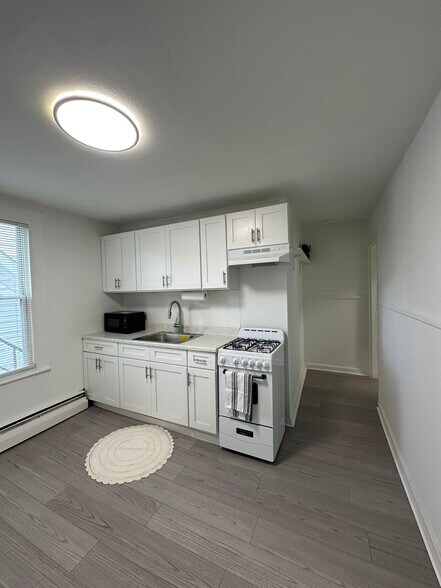 Building Photo - 176 Pearl St