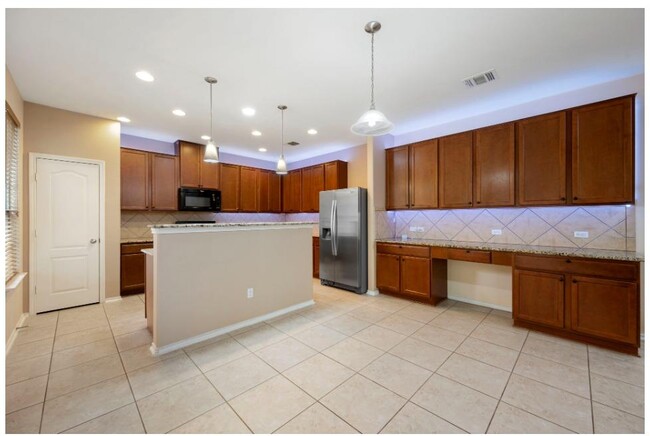 Building Photo - 868 Water Hyacinth Loop