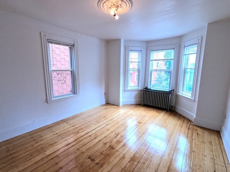 Building Photo - 90 Wenham St