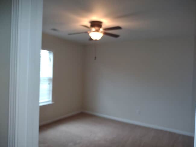 Building Photo - Super Four bedroom home in Northeast Columbia!