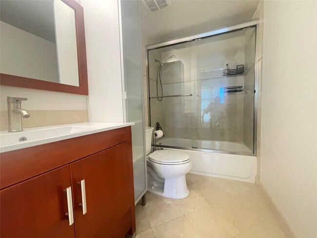 Building Photo - 531 N Ocean Blvd