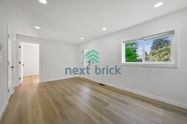 Building Photo - 215 S 107th St