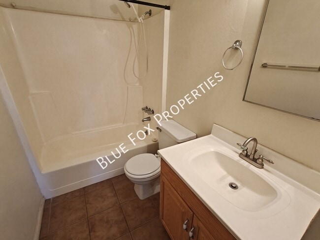 Building Photo - 3755 S Amos Pl