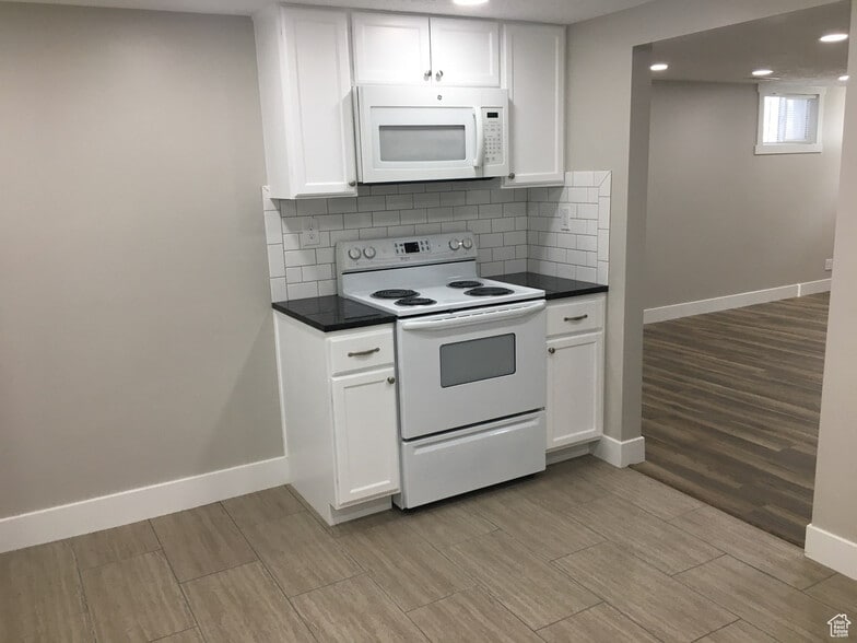 Building Photo - 378 E Center St