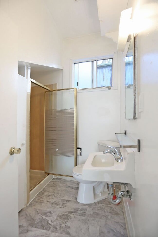 Building Photo - OPEN HOUSE: Monday (3/16) 6:00pm-6:15pm Ground Floor Studio in Pacific Heights (2803 ½ Greenwich ...