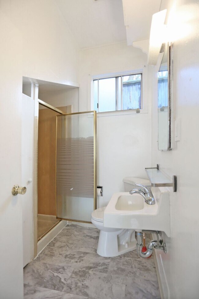 Building Photo - OPEN HOUSE: Sunday (3/15) 2:40pm-3:00pm Ground Floor Studio in Pacific Heights (2803 ½ Greenwich ...