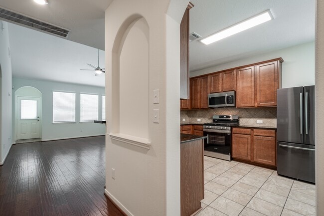 Building Photo - 10019 Lynnwood Dr