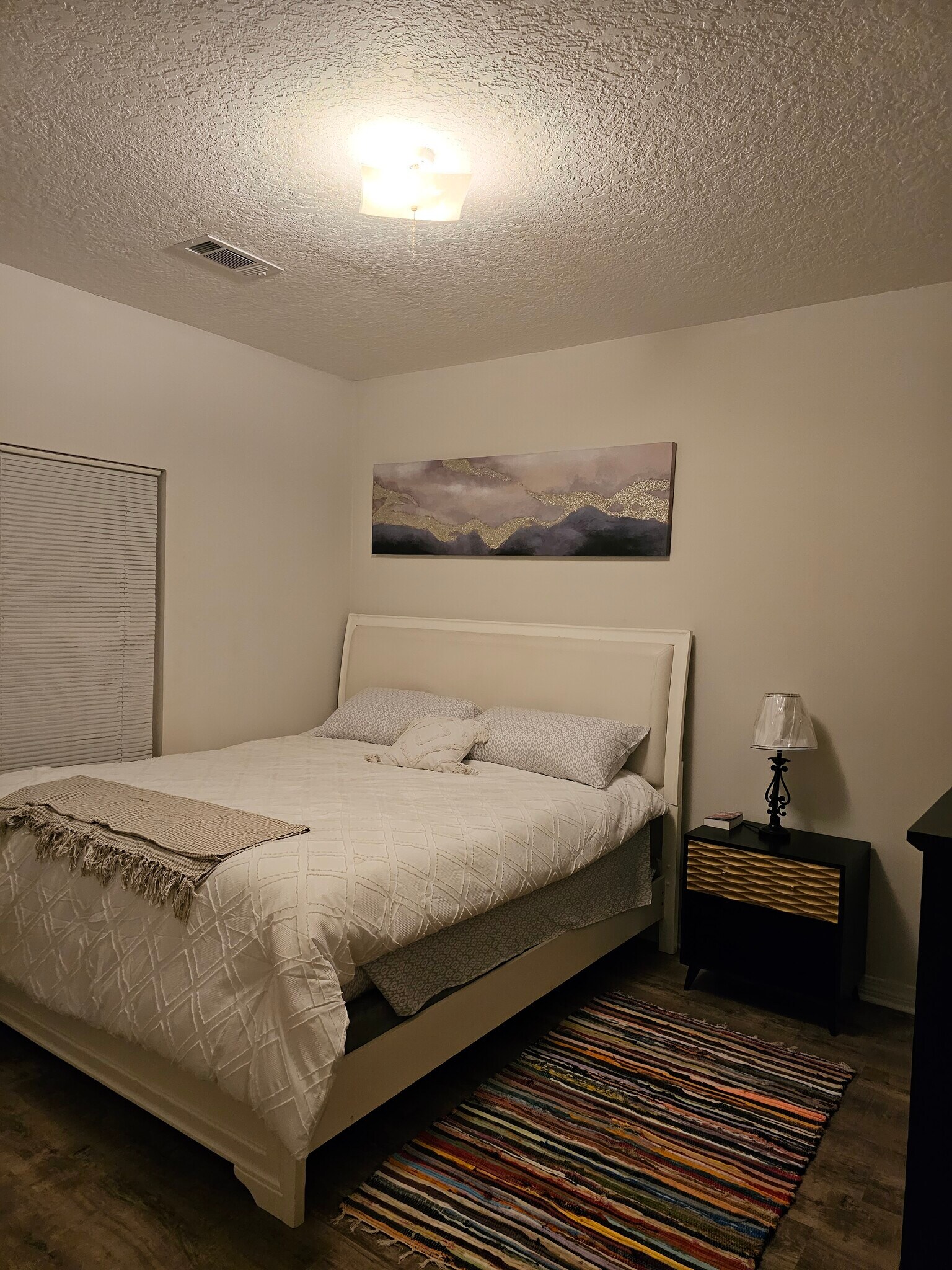 Large California King bed - 15913 Adam Rd