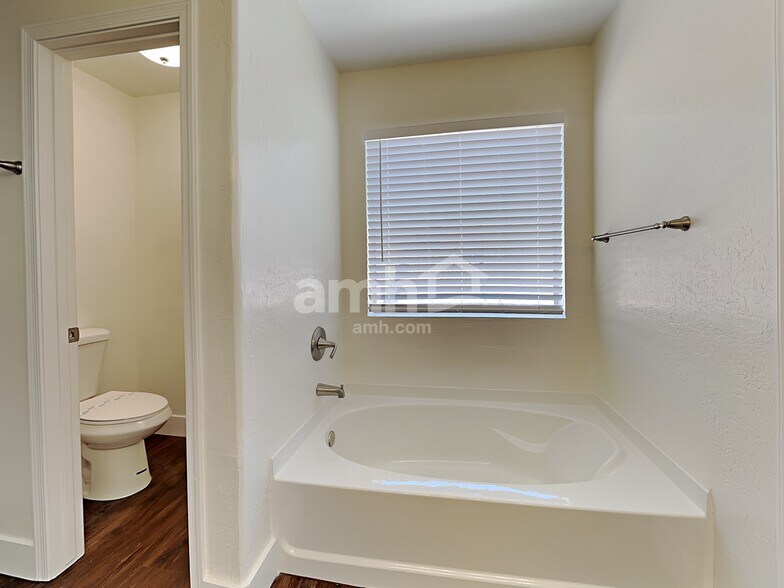 Building Photo - 7457 E Laguna Azul Ave