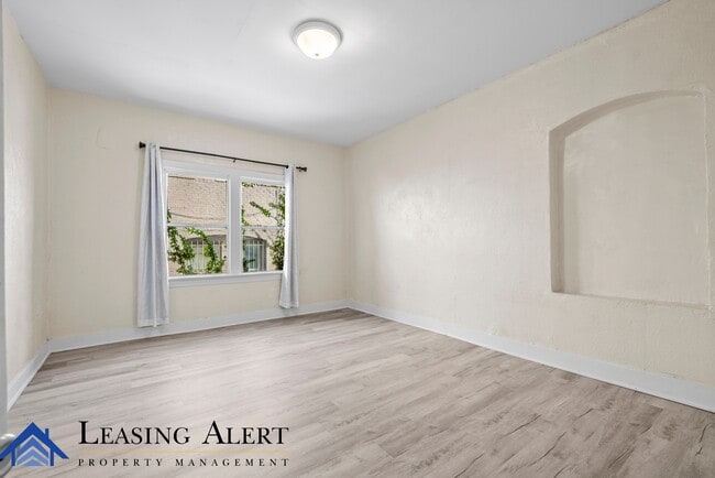 Building Photo - 108 S Cummings St